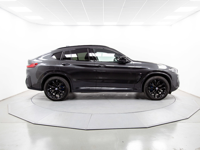 BMW X4 M40d color Gris. Año 2024. 250KW(340CV). Diésel. En concesionario Móvil Begar Alicante de Alicante