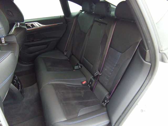 BMW Serie 4 420d Gran Coupe color Blanco. Año 2023. 140KW(190CV). Diésel. En concesionario Augusta Aragon S.A. de Zaragoza