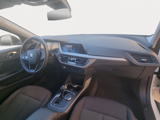 BMW Serie 1 118d color Blanco. Año 2021. 110KW(150CV). Diésel. En concesionario FINESTRAT Automoviles Fersan, S.A. de Alicante