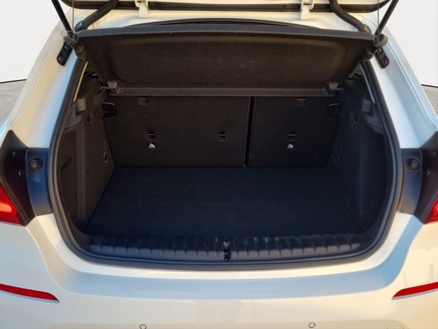 BMW Serie 1 118d color Blanco. Año 2021. 110KW(150CV). Diésel. En concesionario FINESTRAT Automoviles Fersan, S.A. de Alicante