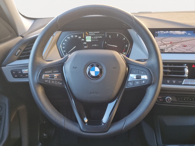 BMW Serie 1 118d color Blanco. Año 2021. 110KW(150CV). Diésel. En concesionario FINESTRAT Automoviles Fersan, S.A. de Alicante