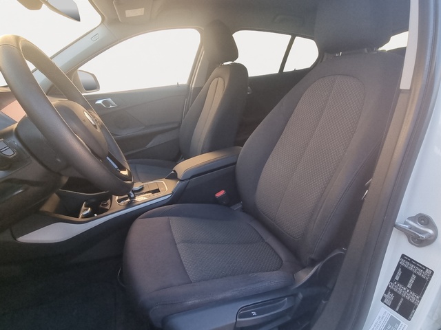 BMW Serie 1 118d color Blanco. Año 2021. 110KW(150CV). Diésel. En concesionario FINESTRAT Automoviles Fersan, S.A. de Alicante