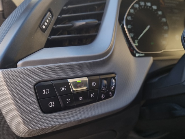 BMW Serie 1 118d color Blanco. Año 2021. 110KW(150CV). Diésel. En concesionario FINESTRAT Automoviles Fersan, S.A. de Alicante