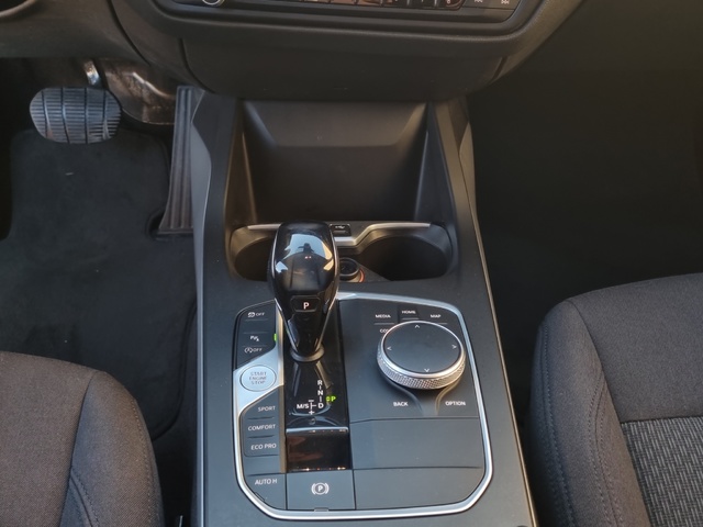 BMW Serie 1 118d color Blanco. Año 2021. 110KW(150CV). Diésel. En concesionario FINESTRAT Automoviles Fersan, S.A. de Alicante