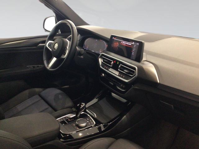 BMW X3 xDrive20d color Gris oscuro. Año 2024. 140KW(190CV). Híbrido Electro/Diesel. En concesionario Automotor Premium Velázquez - Málaga de Málaga