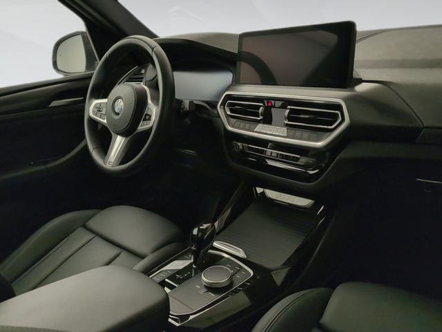 BMW X3 xDrive20d color Blanco. Año 2024. 140KW(190CV). Diésel. En concesionario Automotor Premium Viso - Málaga de Málaga