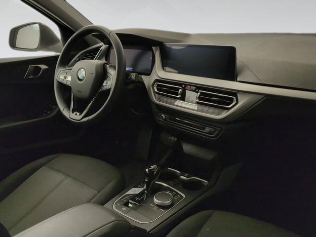 BMW Serie 1 118i color Blanco. Año 2024. 103KW(140CV). Gasolina. En concesionario Automotor Premium Viso - Málaga de Málaga