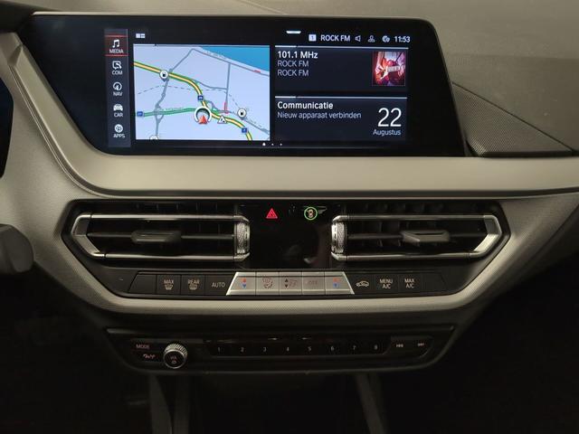 BMW Serie 1 118i color Blanco. Año 2024. 103KW(140CV). Gasolina. En concesionario Automotor Premium Viso - Málaga de Málaga