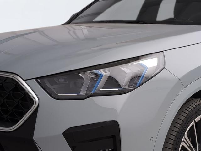 BMW X2 sDrive20i color Gris. Año 2024. 125KW(170CV). Gasolina. En concesionario Automotor Premium Viso - Málaga de Málaga