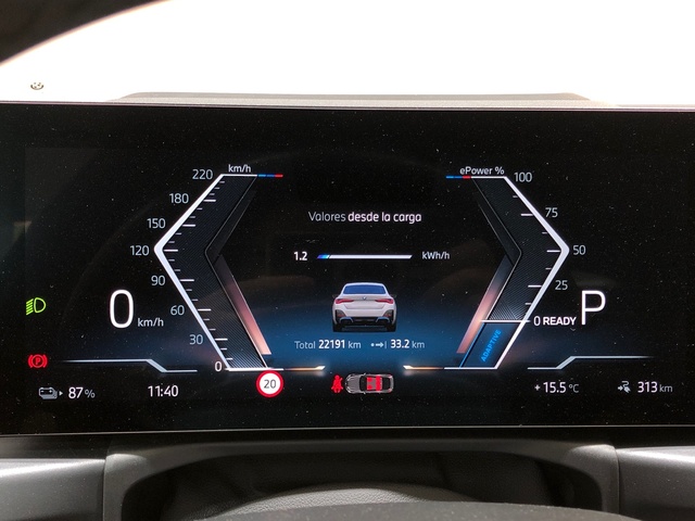 BMW i4 eDrive40 color Blanco. Año 2023. 250KW(340CV). Eléctrico. En concesionario Movilnorte El Plantio de Madrid