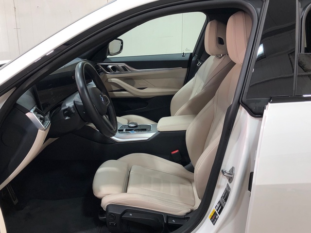 BMW i4 eDrive40 color Blanco. Año 2023. 250KW(340CV). Eléctrico. En concesionario Movilnorte El Plantio de Madrid