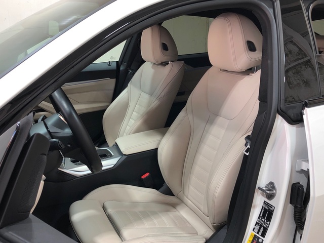 BMW i4 eDrive40 color Blanco. Año 2023. 250KW(340CV). Eléctrico. En concesionario Movilnorte El Plantio de Madrid