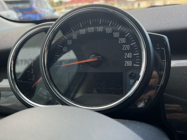 fotoG 16 del MINI MINI 5 Puertas Cooper 100 kW (136 CV) 136cv Gasolina del 2021 en Cantabria