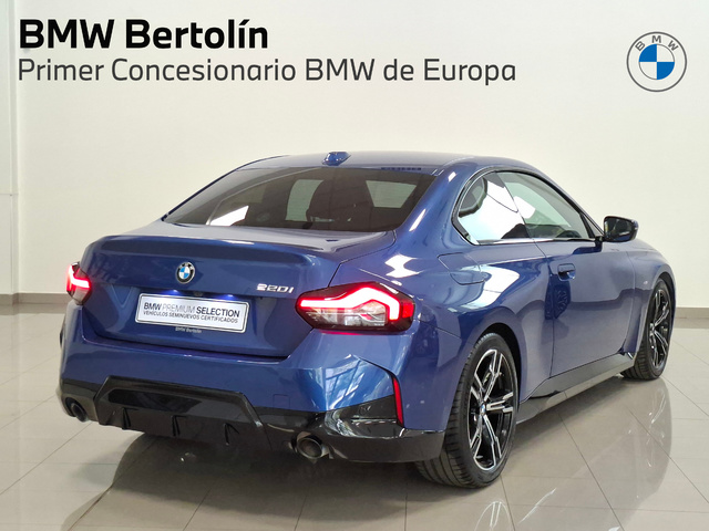 BMW Serie 2 220i Coupe color Azul. Año 2024. 135KW(184CV). Gasolina. En concesionario Automoviles Bertolin, S.L. de Valencia