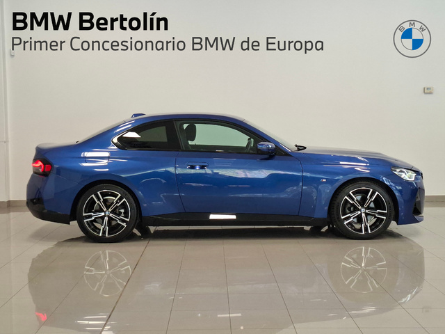 BMW Serie 2 220i Coupe color Azul. Año 2024. 135KW(184CV). Gasolina. En concesionario Automoviles Bertolin, S.L. de Valencia