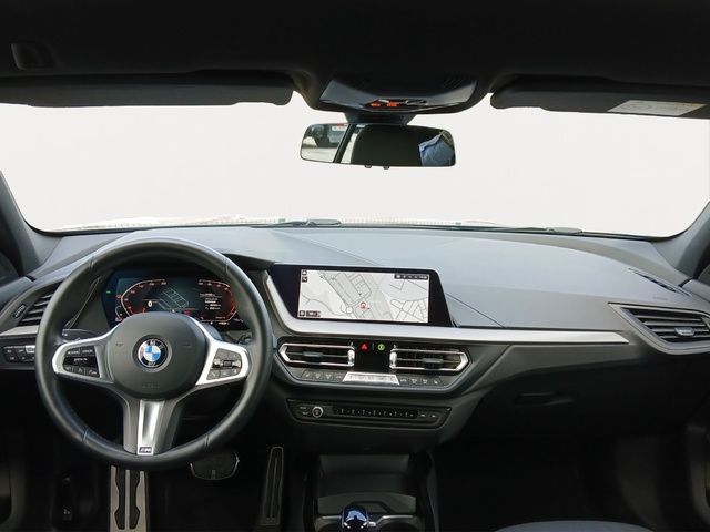 BMW Serie 1 118d color Negro. Año 2024. 110KW(150CV). Diésel. En concesionario GANDIA Automoviles Fersan, S.A. de Valencia