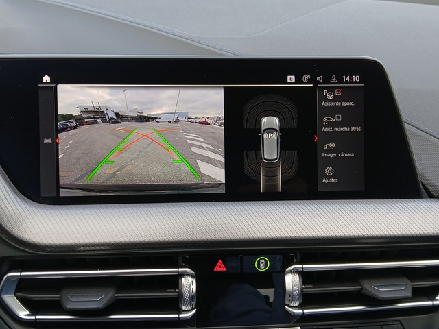 BMW Serie 1 118d color Negro. Año 2024. 110KW(150CV). Diésel. En concesionario GANDIA Automoviles Fersan, S.A. de Valencia