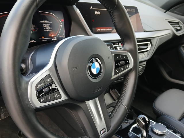 BMW Serie 1 118d color Negro. Año 2024. 110KW(150CV). Diésel. En concesionario GANDIA Automoviles Fersan, S.A. de Valencia