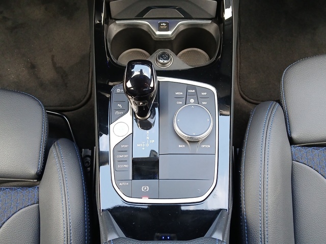 BMW Serie 1 118d color Negro. Año 2024. 110KW(150CV). Diésel. En concesionario GANDIA Automoviles Fersan, S.A. de Valencia