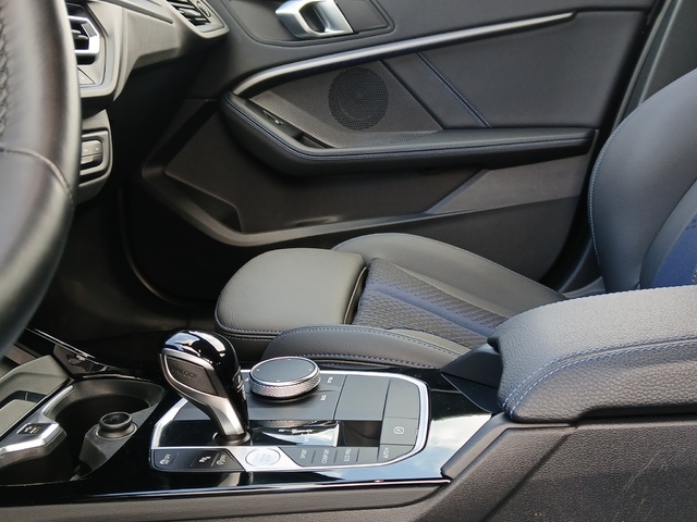 BMW Serie 1 118d color Negro. Año 2024. 110KW(150CV). Diésel. En concesionario GANDIA Automoviles Fersan, S.A. de Valencia