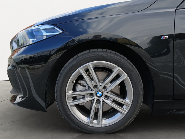 BMW Serie 1 118d color Negro. Año 2024. 110KW(150CV). Diésel. En concesionario GANDIA Automoviles Fersan, S.A. de Valencia