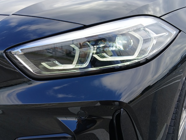 BMW Serie 1 118d color Negro. Año 2024. 110KW(150CV). Diésel. En concesionario GANDIA Automoviles Fersan, S.A. de Valencia