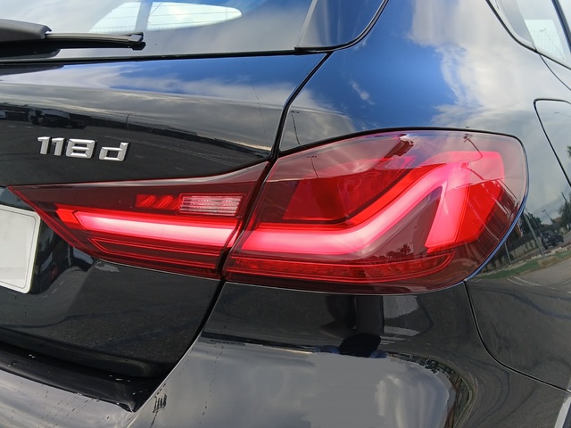 BMW Serie 1 118d color Negro. Año 2024. 110KW(150CV). Diésel. En concesionario GANDIA Automoviles Fersan, S.A. de Valencia