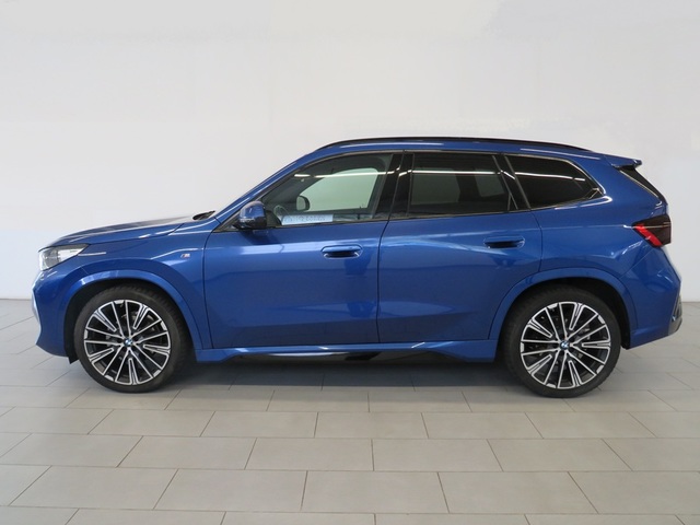 BMW X1 xDrive20d color Azul. Año 2023. 120KW(163CV). Diésel. En concesionario Lugauto S.A. de Lugo