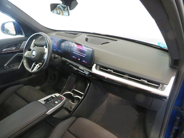 BMW X1 xDrive20d color Azul. Año 2023. 120KW(163CV). Diésel. En concesionario Lugauto S.A. de Lugo