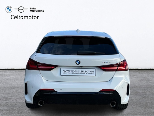 BMW Serie 1 118d color Blanco. Año 2024. 110KW(150CV). Diésel. En concesionario Celtamotor Pontevedra de Pontevedra