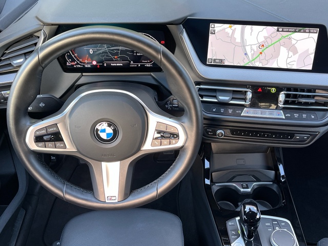 BMW Serie 1 118d color Blanco. Año 2024. 110KW(150CV). Diésel. En concesionario Celtamotor Pontevedra de Pontevedra