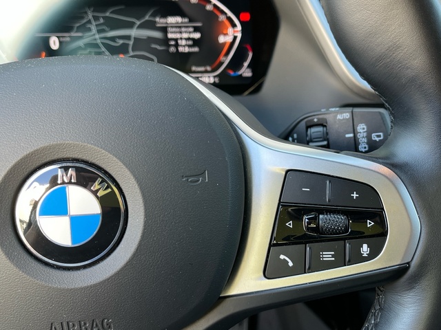 BMW Serie 1 118d color Blanco. Año 2024. 110KW(150CV). Diésel. En concesionario Celtamotor Pontevedra de Pontevedra