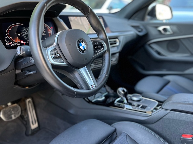 BMW Serie 1 118d color Blanco. Año 2024. 110KW(150CV). Diésel. En concesionario Celtamotor Pontevedra de Pontevedra