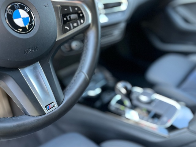 BMW Serie 1 118d color Blanco. Año 2024. 110KW(150CV). Diésel. En concesionario Celtamotor Pontevedra de Pontevedra