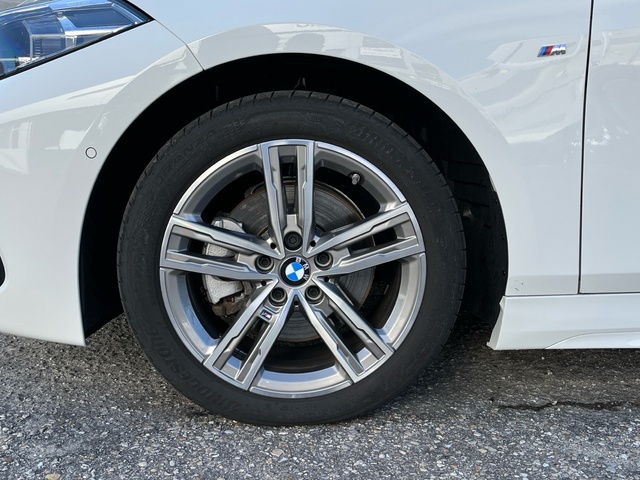 BMW Serie 1 118d color Blanco. Año 2024. 110KW(150CV). Diésel. En concesionario Celtamotor Pontevedra de Pontevedra