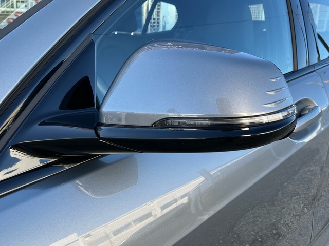 BMW Serie 1 118i color Gris. Año 2024. 103KW(140CV). Gasolina. En concesionario Celtamotor Vigo de Pontevedra