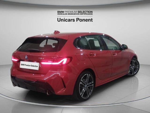 BMW Serie 1 118d color Rojo. Año 2020. 110KW(150CV). Diésel. En concesionario Unicars Ponent de Lleida