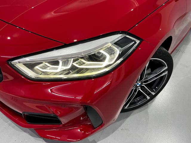 BMW Serie 1 118d color Rojo. Año 2020. 110KW(150CV). Diésel. En concesionario Unicars Ponent de Lleida