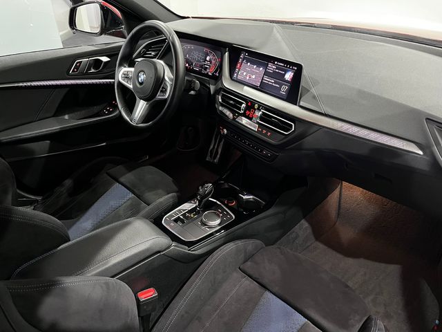 BMW Serie 1 118d color Rojo. Año 2020. 110KW(150CV). Diésel. En concesionario Unicars Ponent de Lleida