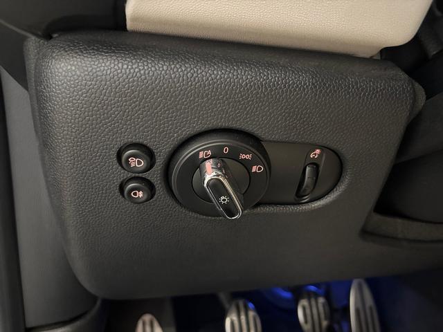 fotoG 19 del MINI MINI Cooper 100 kW (136 CV) 136cv Gasolina del 2021 en Almería