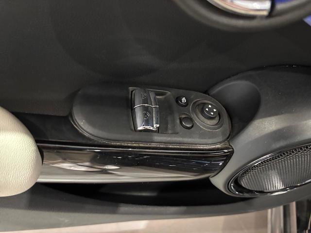 fotoG 20 del MINI MINI Cooper 100 kW (136 CV) 136cv Gasolina del 2021 en Almería