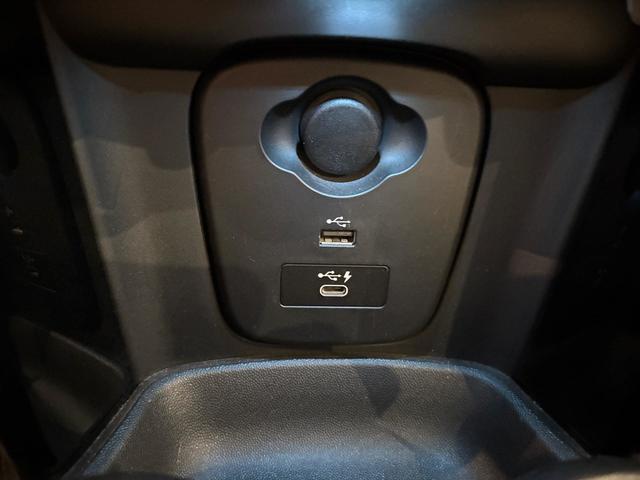 fotoG 35 del MINI MINI Cooper 100 kW (136 CV) 136cv Gasolina del 2021 en Almería