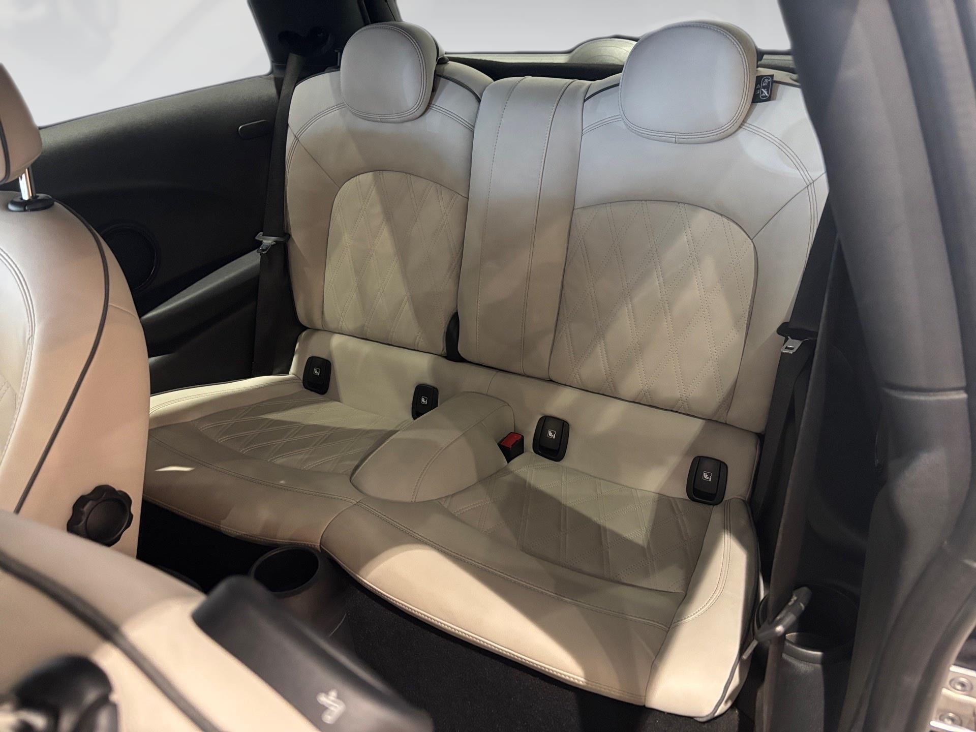 fotoG 8 del MINI MINI Cooper 100 kW (136 CV) 136cv Gasolina del 2021 en Almería