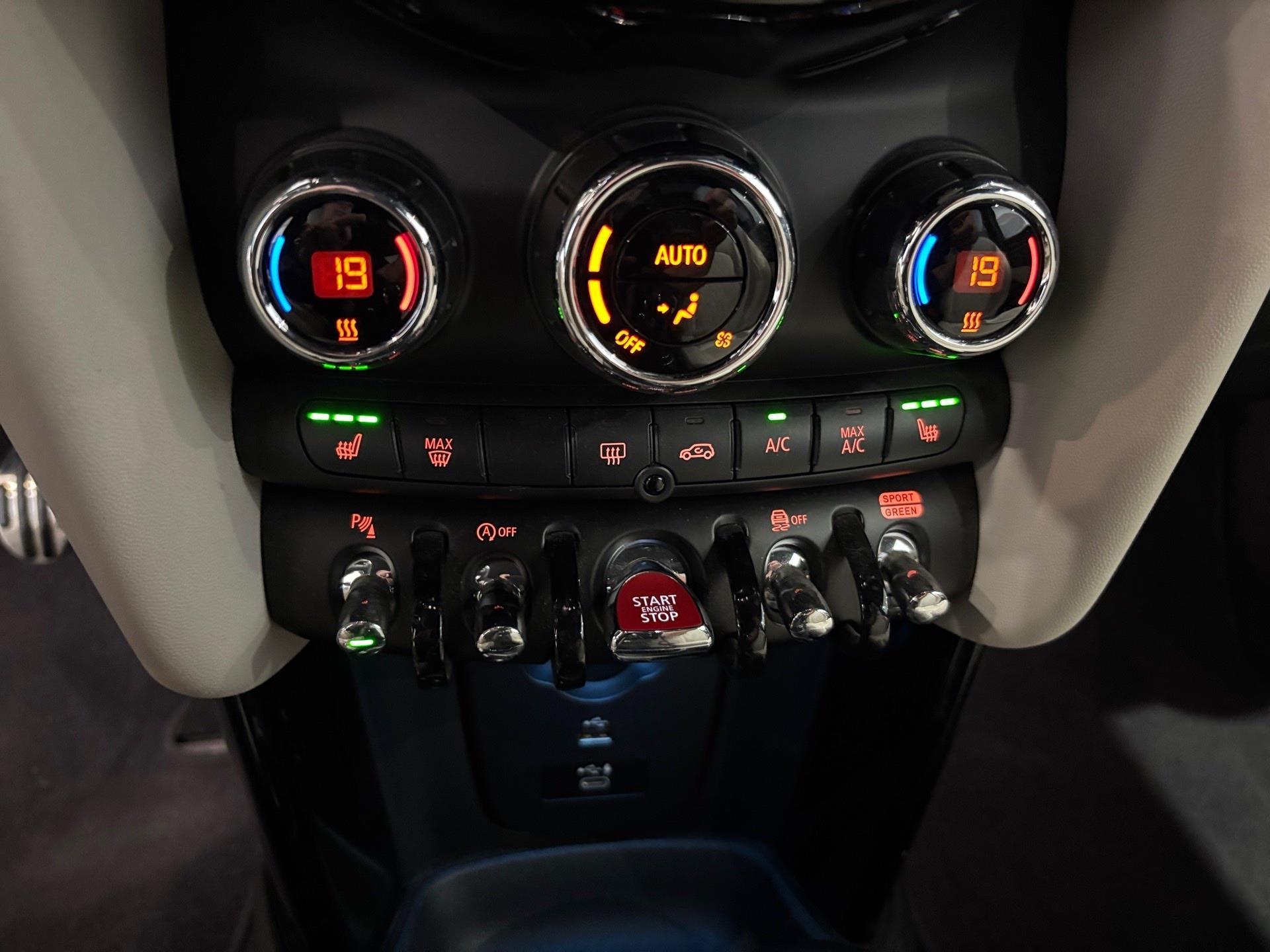 fotoG 33 del MINI MINI Cooper 100 kW (136 CV) 136cv Gasolina del 2021 en Almería