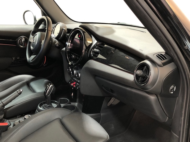 fotoG 7 del MINI MINI 5 Puertas Cooper 100 kW (136 CV) 136cv Gasolina del 2022 en Madrid