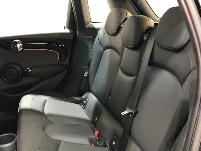 fotoG 8 del MINI MINI 5 Puertas Cooper 100 kW (136 CV) 136cv Gasolina del 2022 en Madrid