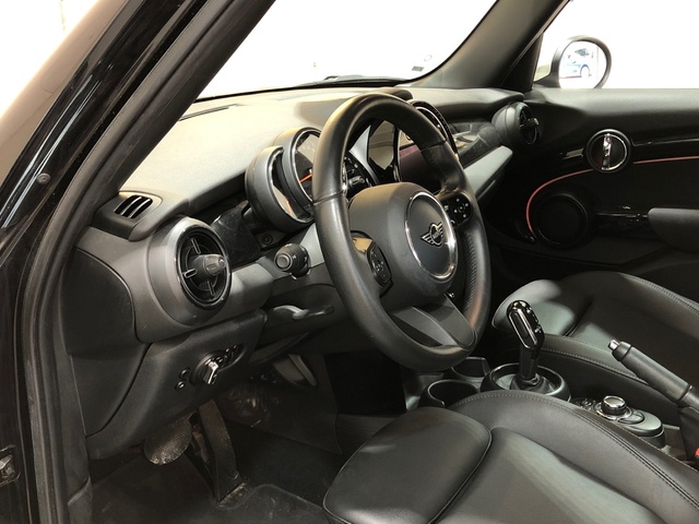 fotoG 10 del MINI MINI 5 Puertas Cooper 100 kW (136 CV) 136cv Gasolina del 2022 en Madrid