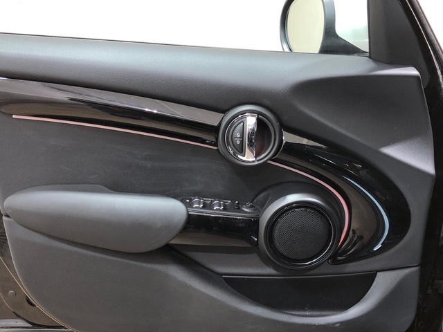 fotoG 14 del MINI MINI 5 Puertas Cooper 100 kW (136 CV) 136cv Gasolina del 2022 en Madrid