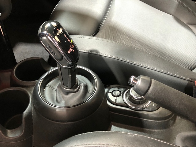 fotoG 16 del MINI MINI 5 Puertas Cooper 100 kW (136 CV) 136cv Gasolina del 2022 en Madrid