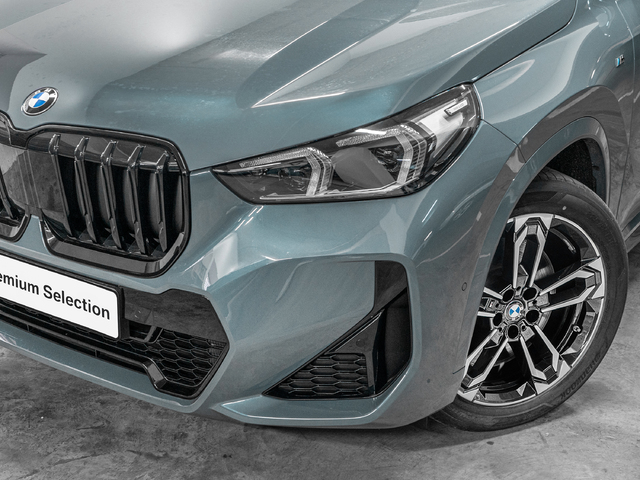 BMW X1 sDrive20d color Verde. Año 2024. 120KW(163CV). Diésel. En concesionario Caetano Cuzco, Alcalá de Madrid